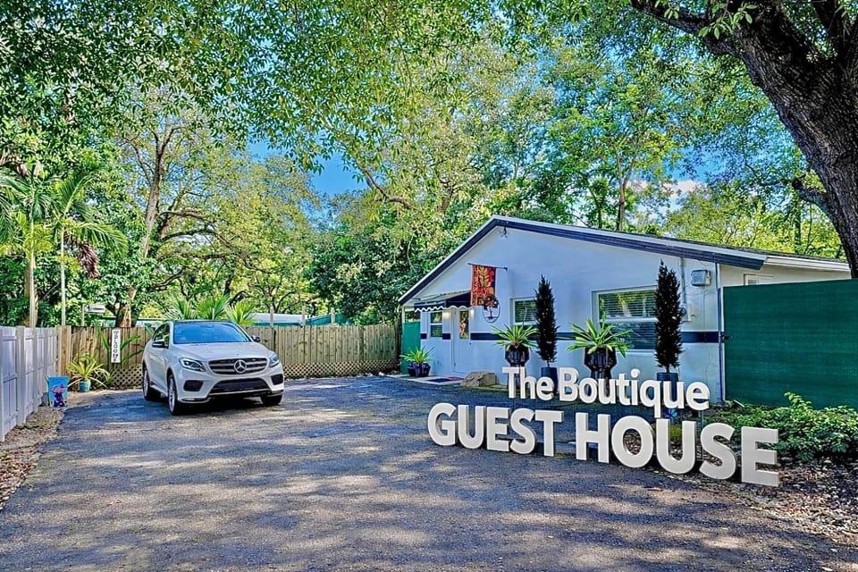 Property building, Day, Natural landscape, Location, Parking