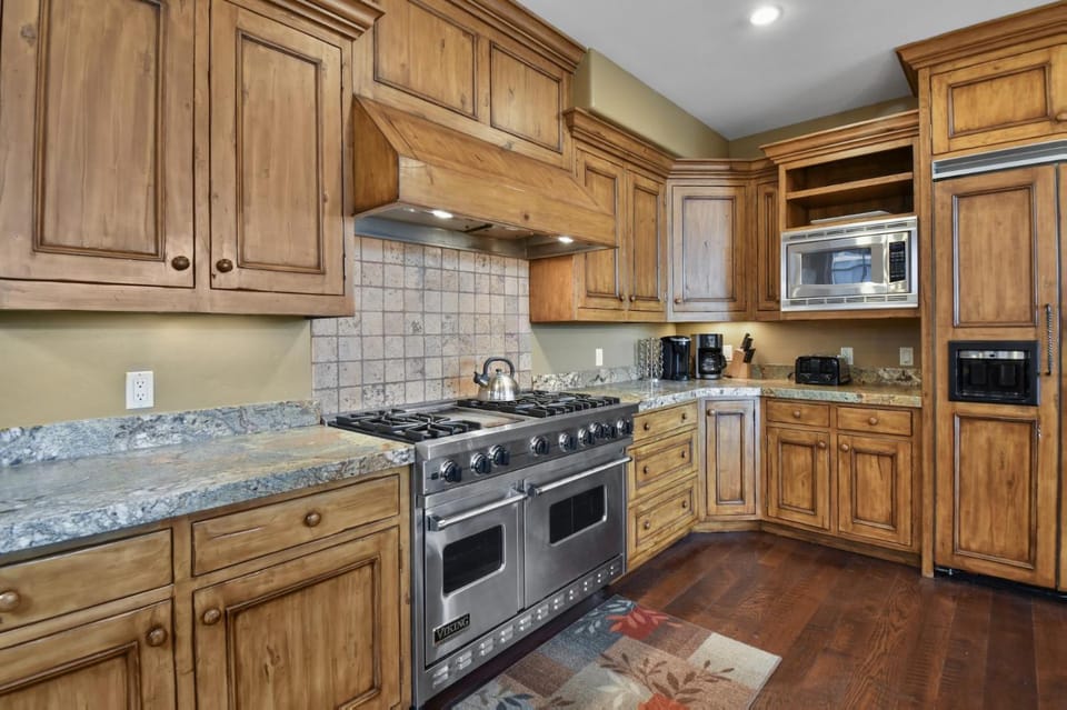 Silver Star #18 - 4 Bed Cottage w Spa House in Park City