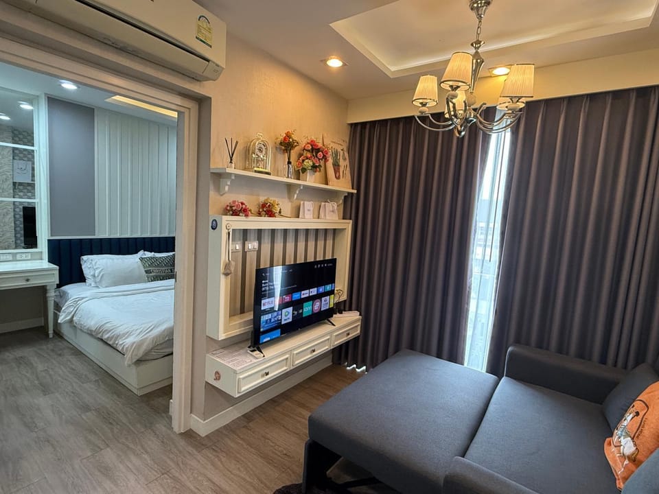 The Blu X bangsaen miracle seaview High floor Apartment in Chon Buri Changwat
