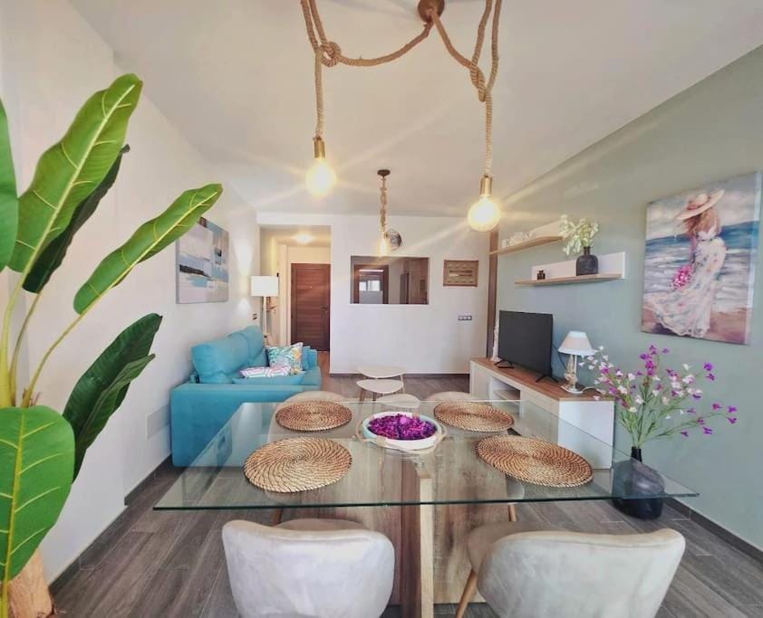 Living room, Dining area