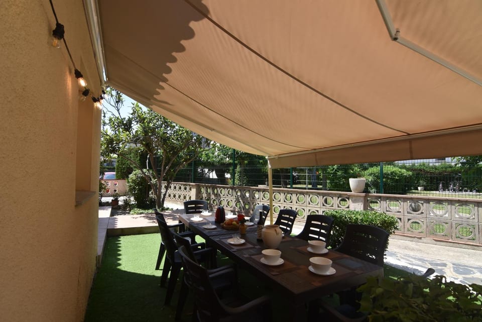 Dining area, Garden view