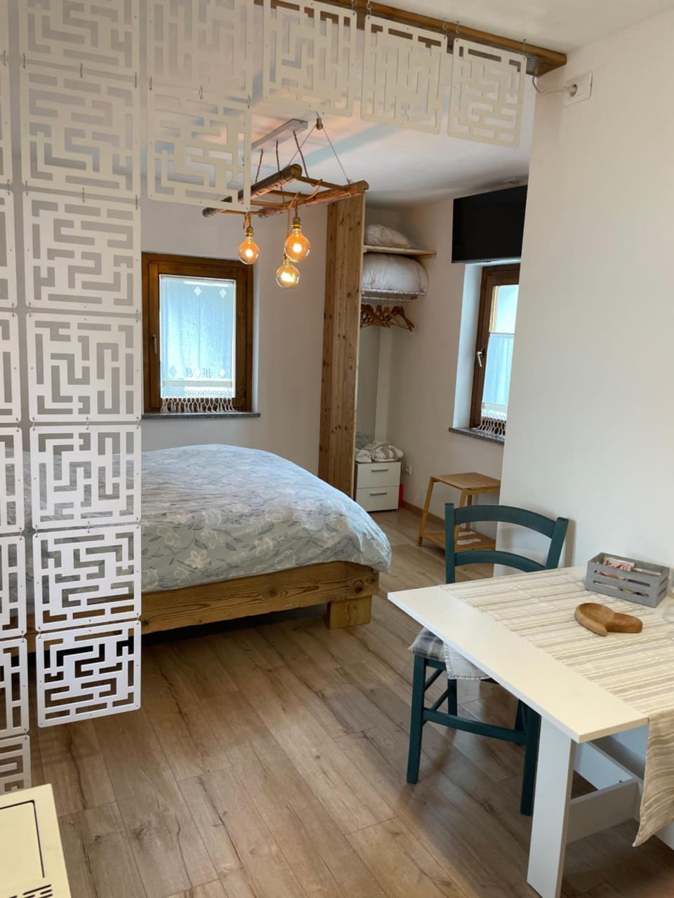 Bed, Photo of the whole room, Dining area, Bedroom
