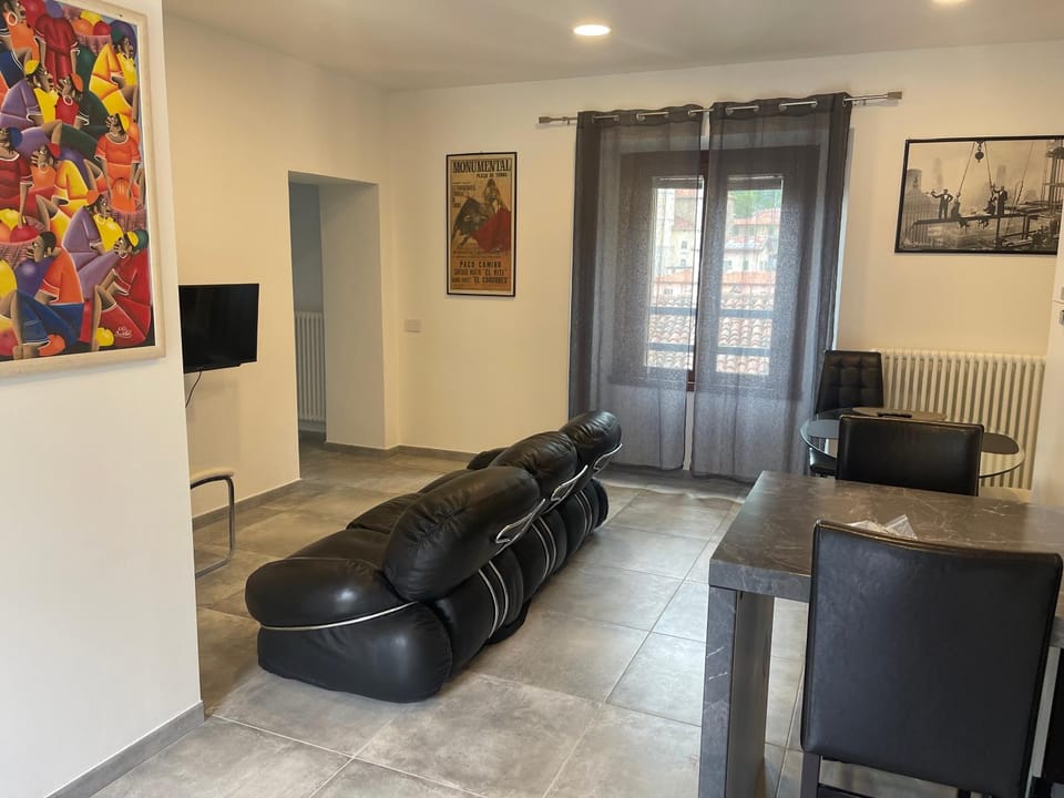 Communal lounge/ TV room, Living room, Seating area