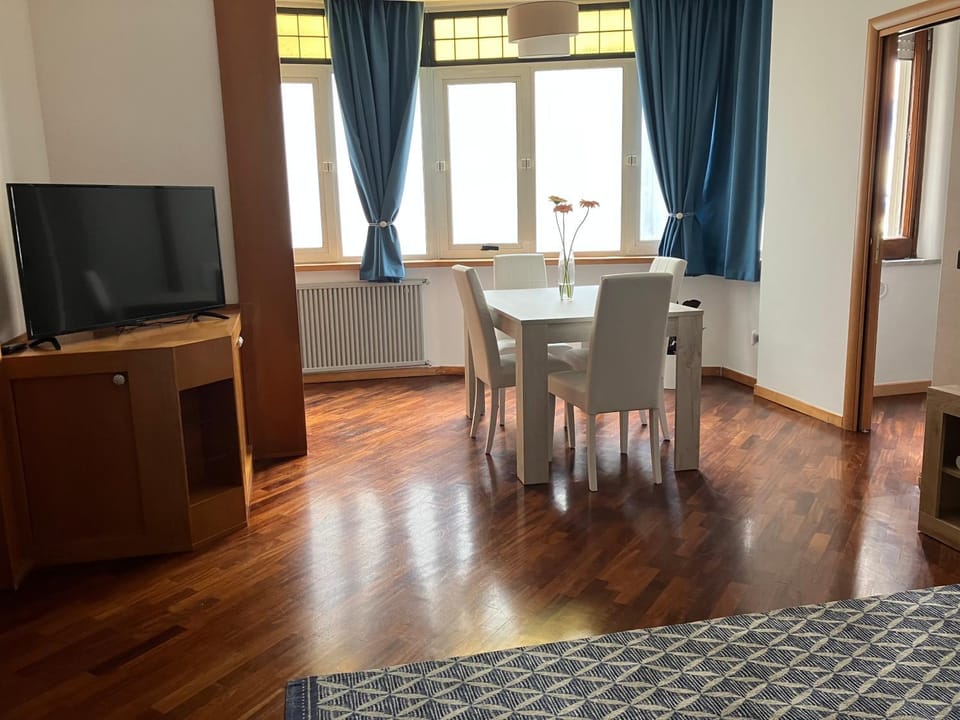 TV and multimedia, Living room, Dining area