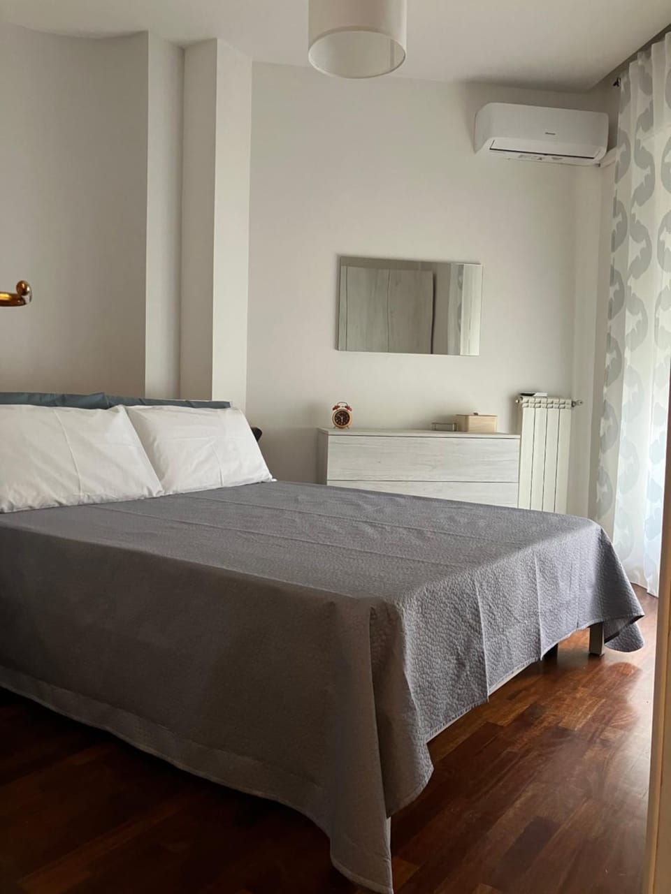 Bedroom, air conditioner