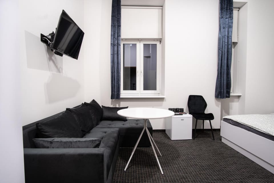 TV and multimedia, Photo of the whole room, Bedroom