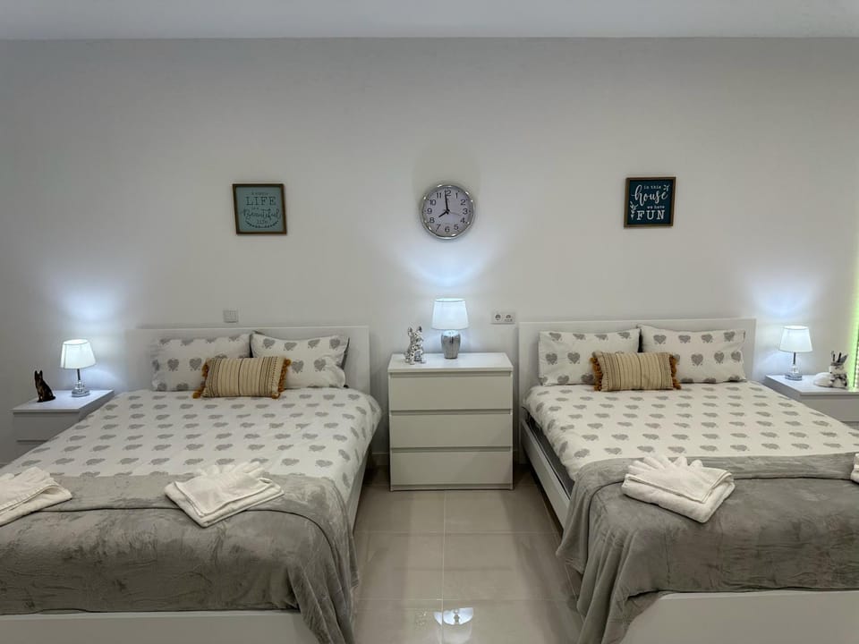 Funchal-Studio-Sleeps4-FreeParking Apartment in Funchal
