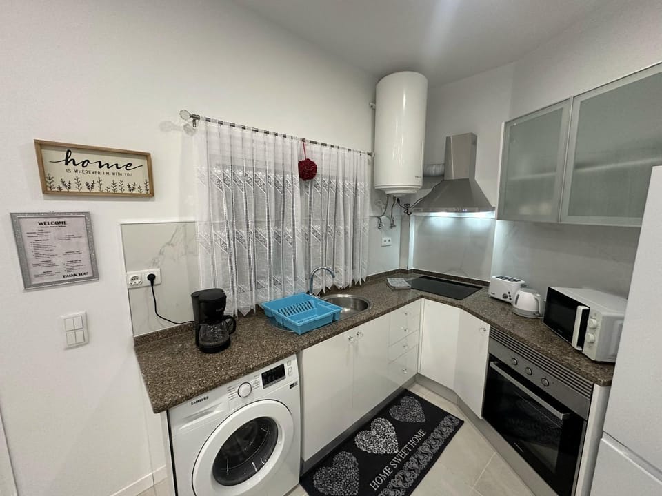 Funchal-Studio-Sleeps4-FreeParking Apartment in Funchal