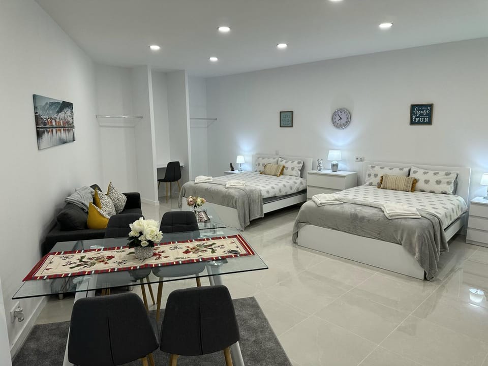 Funchal-Studio-Sleeps4-FreeParking Apartment in Funchal