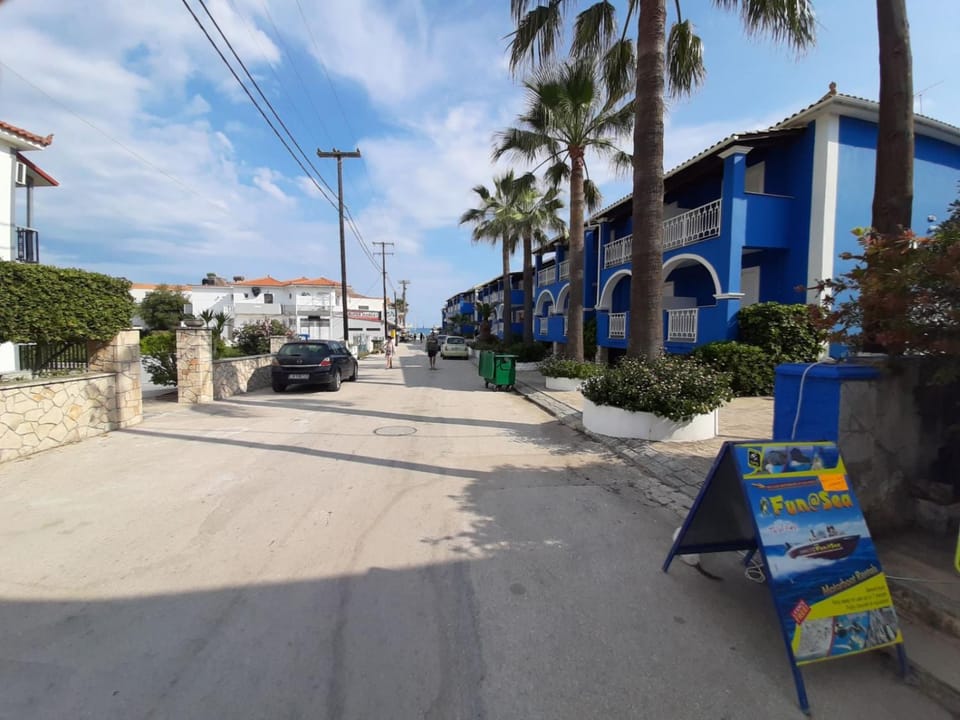 Neighbourhood, Street view
