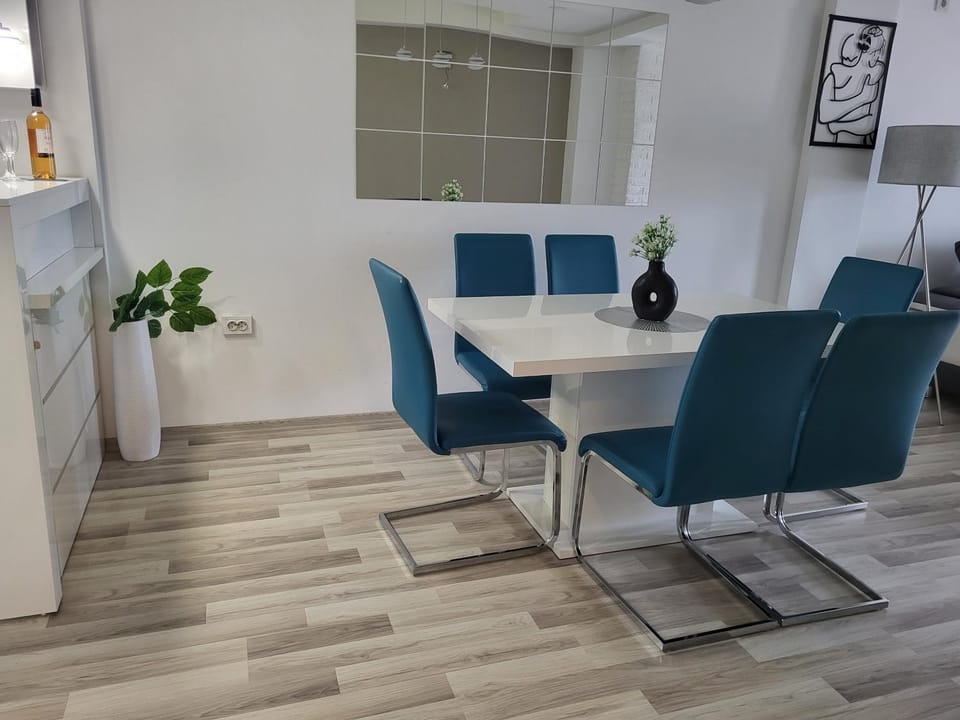 Living room, Dining area