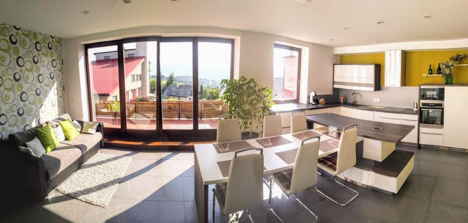TV and multimedia, Living room, Seating area, Dining area