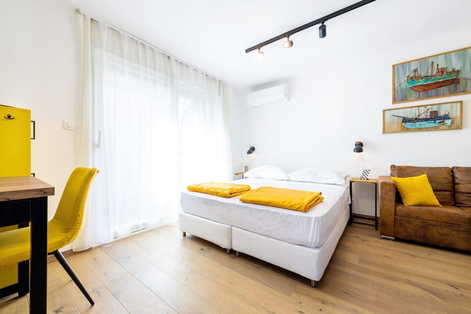Photo of the whole room, Seating area, Dining area, Bedroom