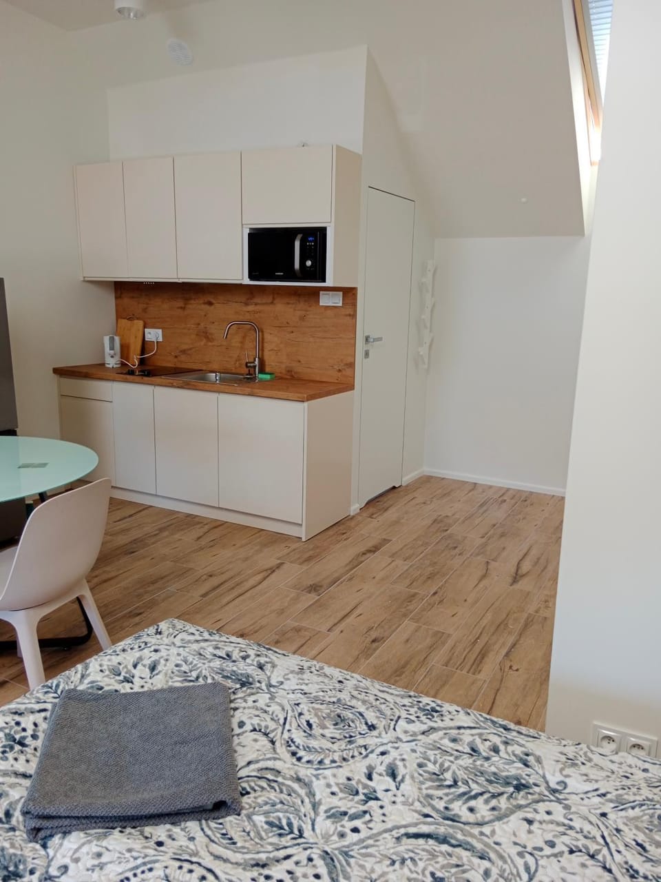 Photo of the whole room