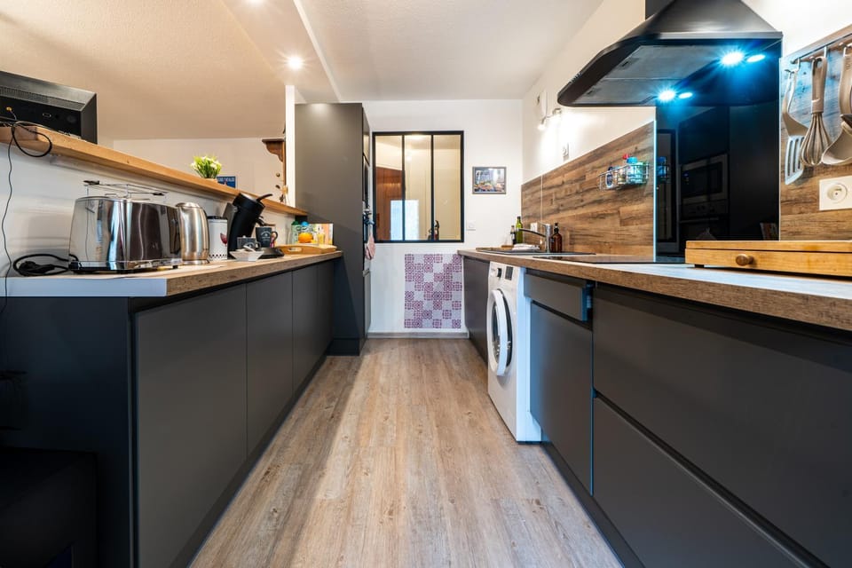 Kitchen or kitchenette