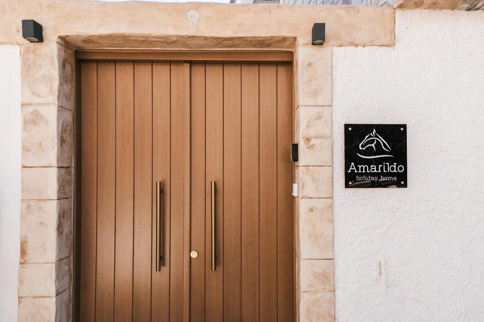 Property building, Facade/entrance, Day, Property logo or sign, Summer, Logo/Certificate/Sign, Time of day