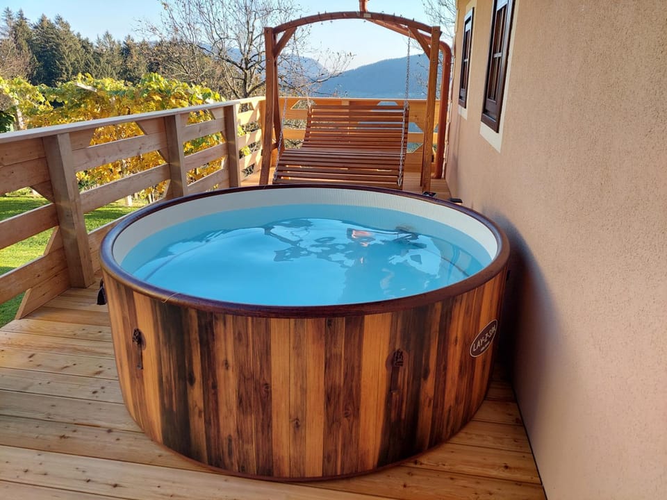 Natural landscape, Hot Tub, Hot Tub, Balcony/Terrace