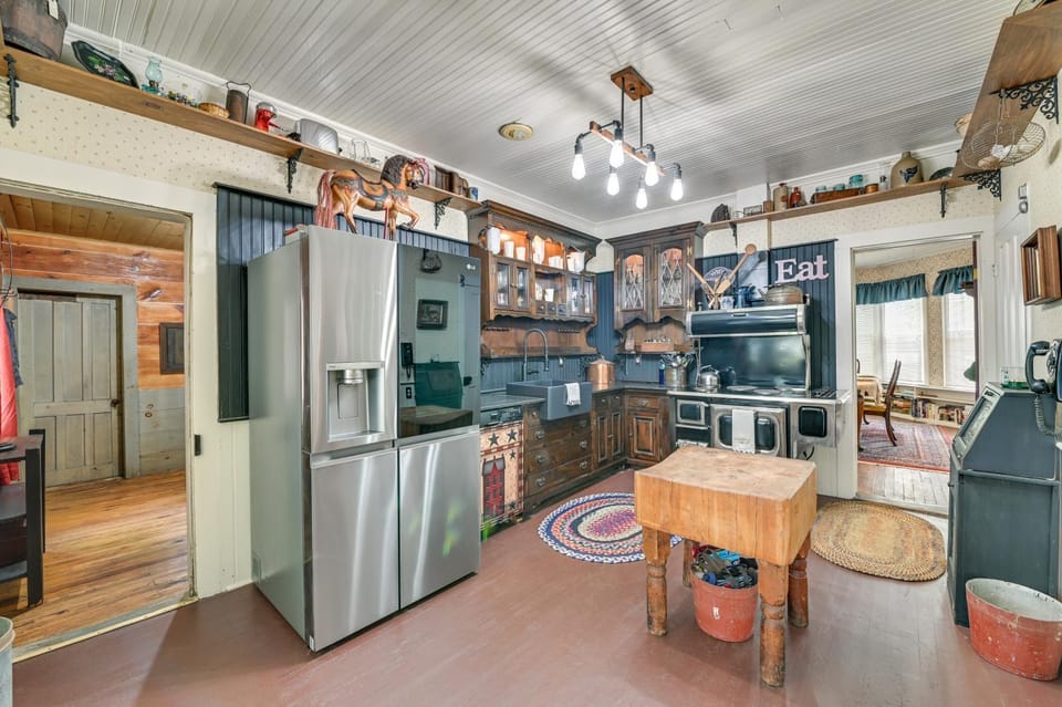 6 Mi to Lake George: Adirondack Home w/ Game Room House in Warrensburg