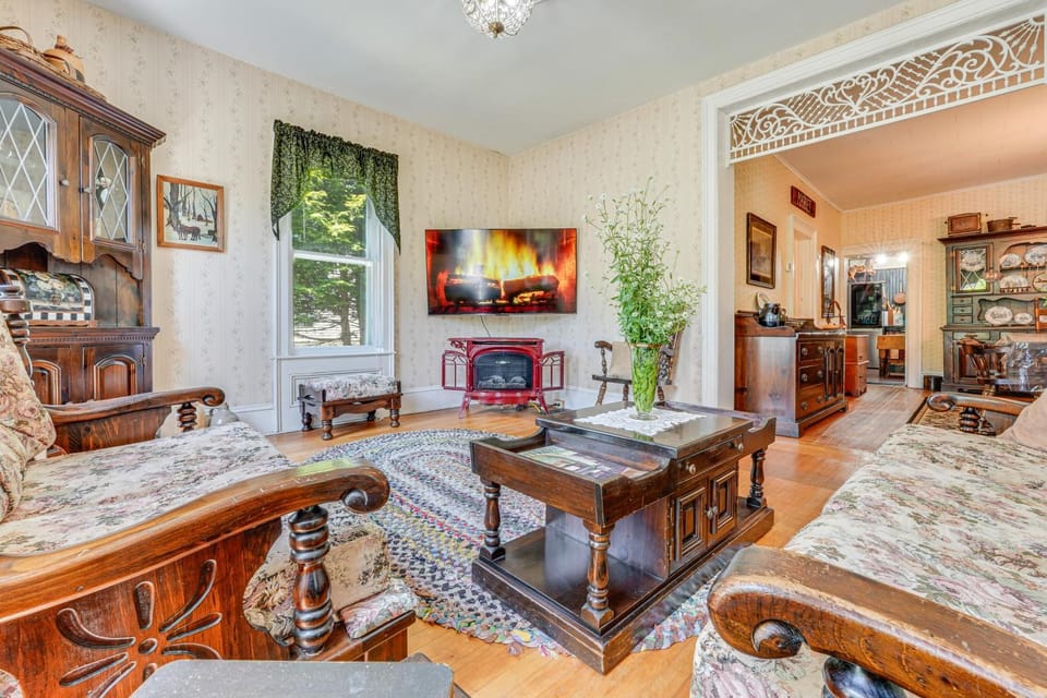 6 Mi to Lake George: Adirondack Home w/ Game Room House in Warrensburg