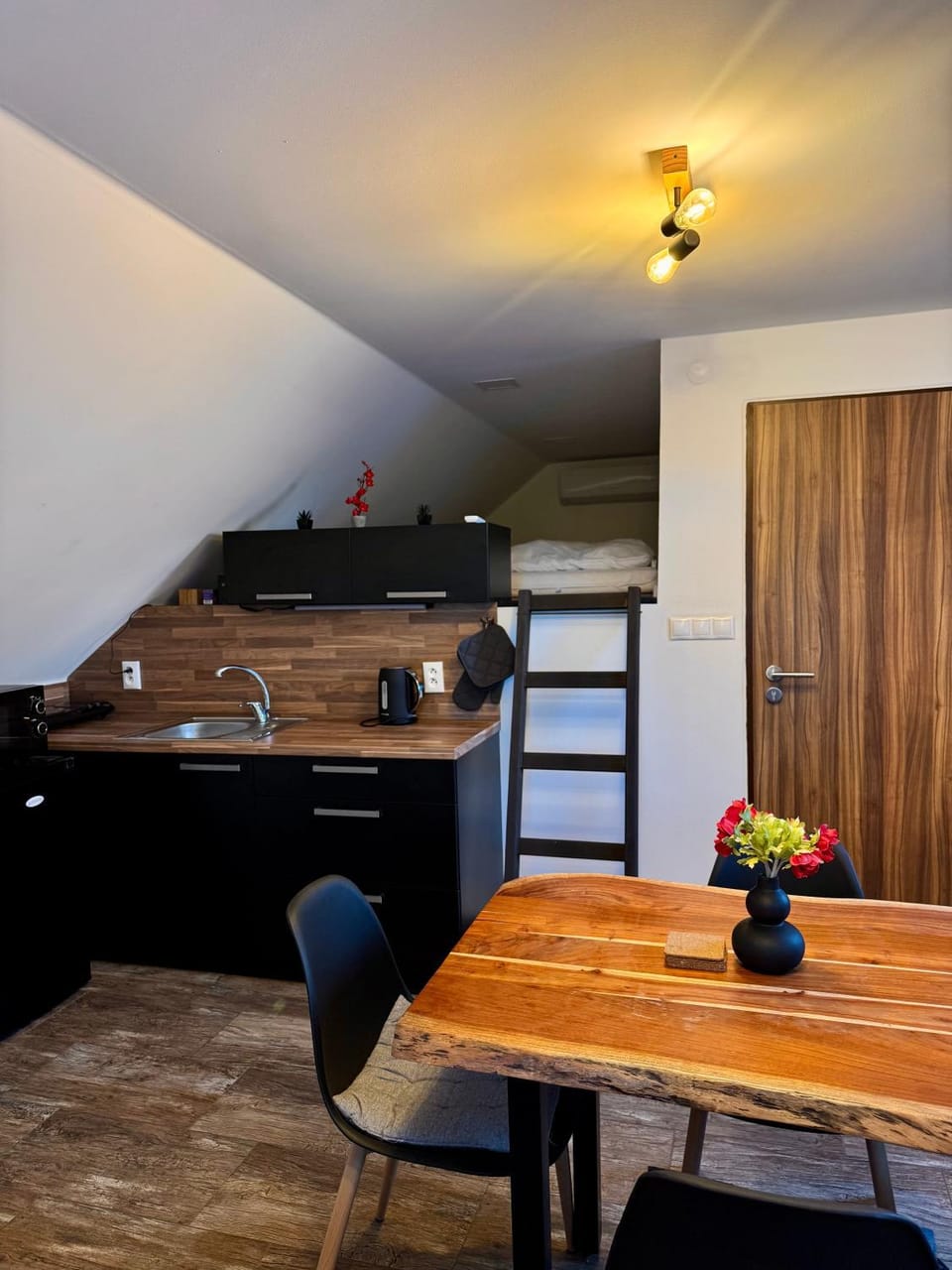 Kitchen or kitchenette