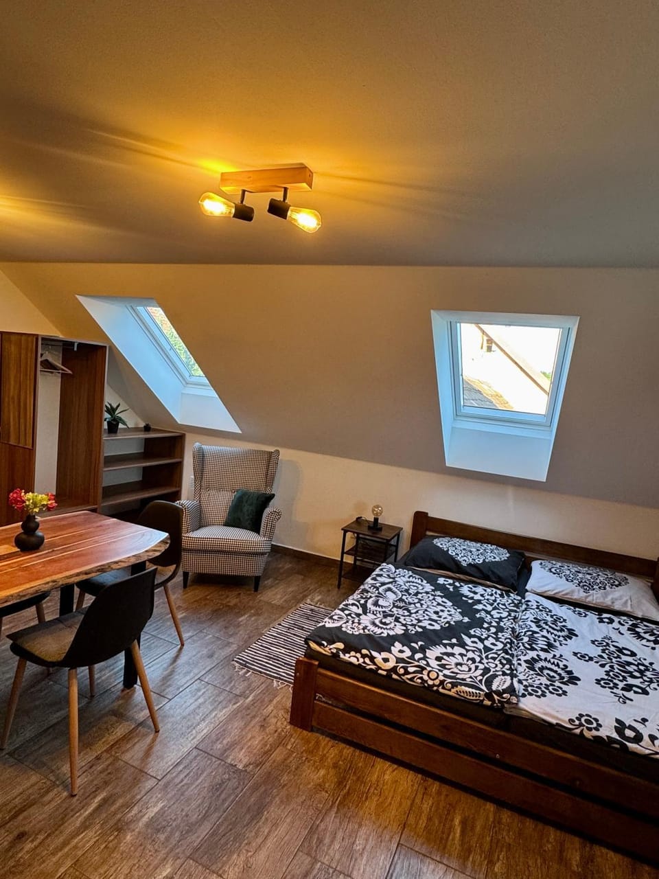 Photo of the whole room