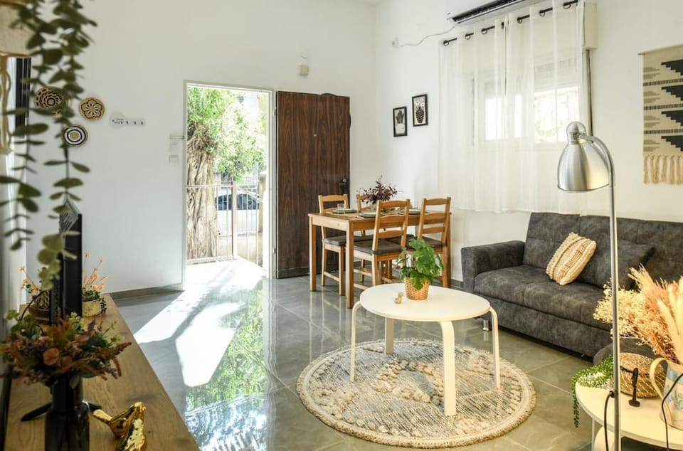 Charming Home in the Heart of Haifa by SeaNRent Apartment in Haifa