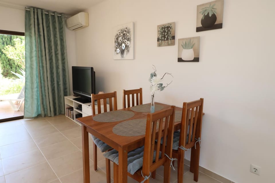 TV and multimedia, Living room, Dining area, Bedroom