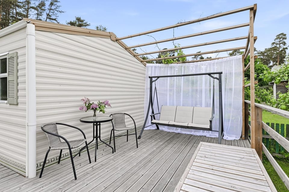 Property building, Balcony/Terrace, Balcony/Terrace
