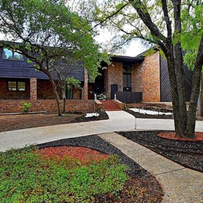 Mansion on 5ac with pool and indoor court, 5bdr, sleeps 14 House in Rio Grande