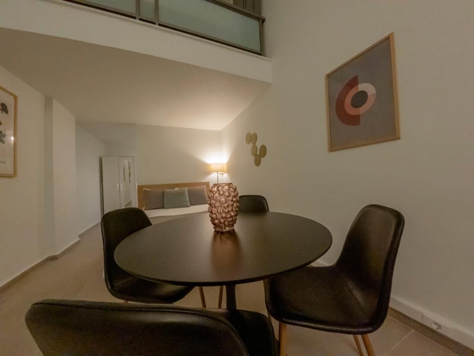 Bed, Living room, Dining area, Bedroom, wardrobe
