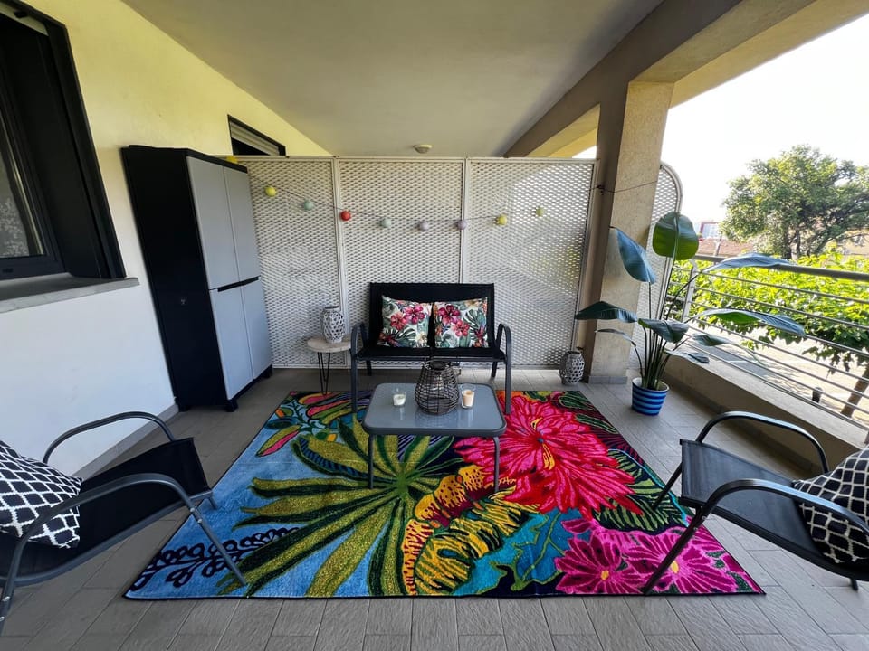 Grand T2 terrasse 27m2 plein sud Folelli centre Apartment in Corsica
