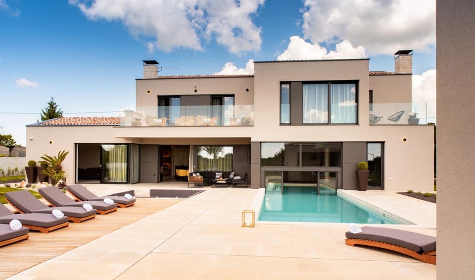 Property building, Patio, Day, Seating area, Pool view, Swimming pool, sunbed