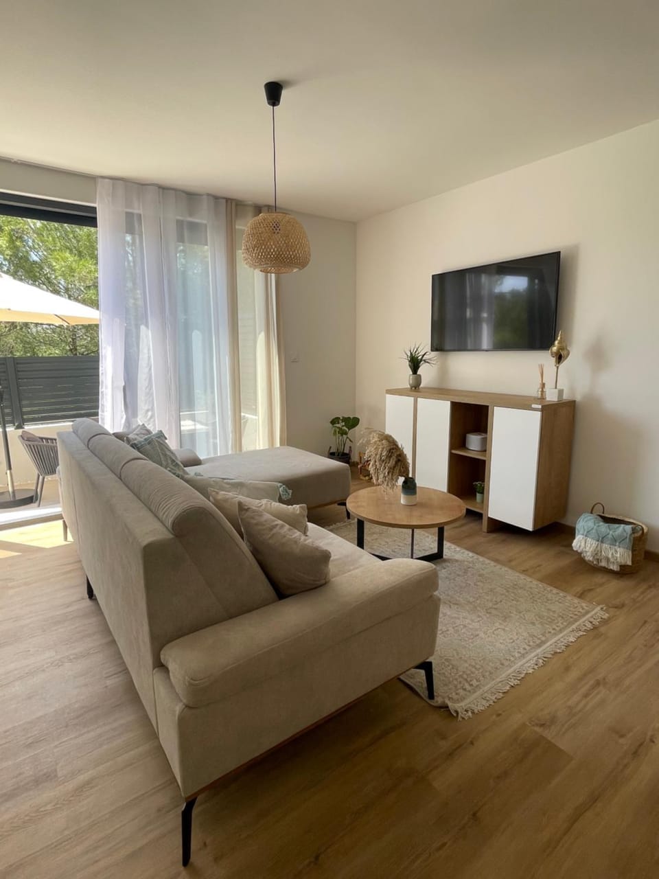 Communal lounge/ TV room, TV and multimedia, Living room