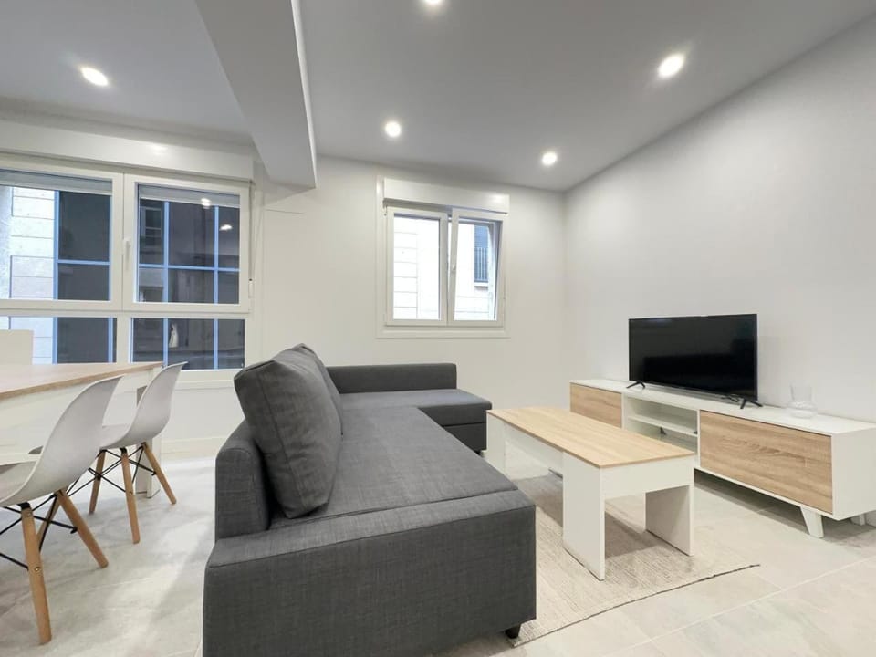 Communal lounge/ TV room, TV and multimedia, Living room, Evening entertainment