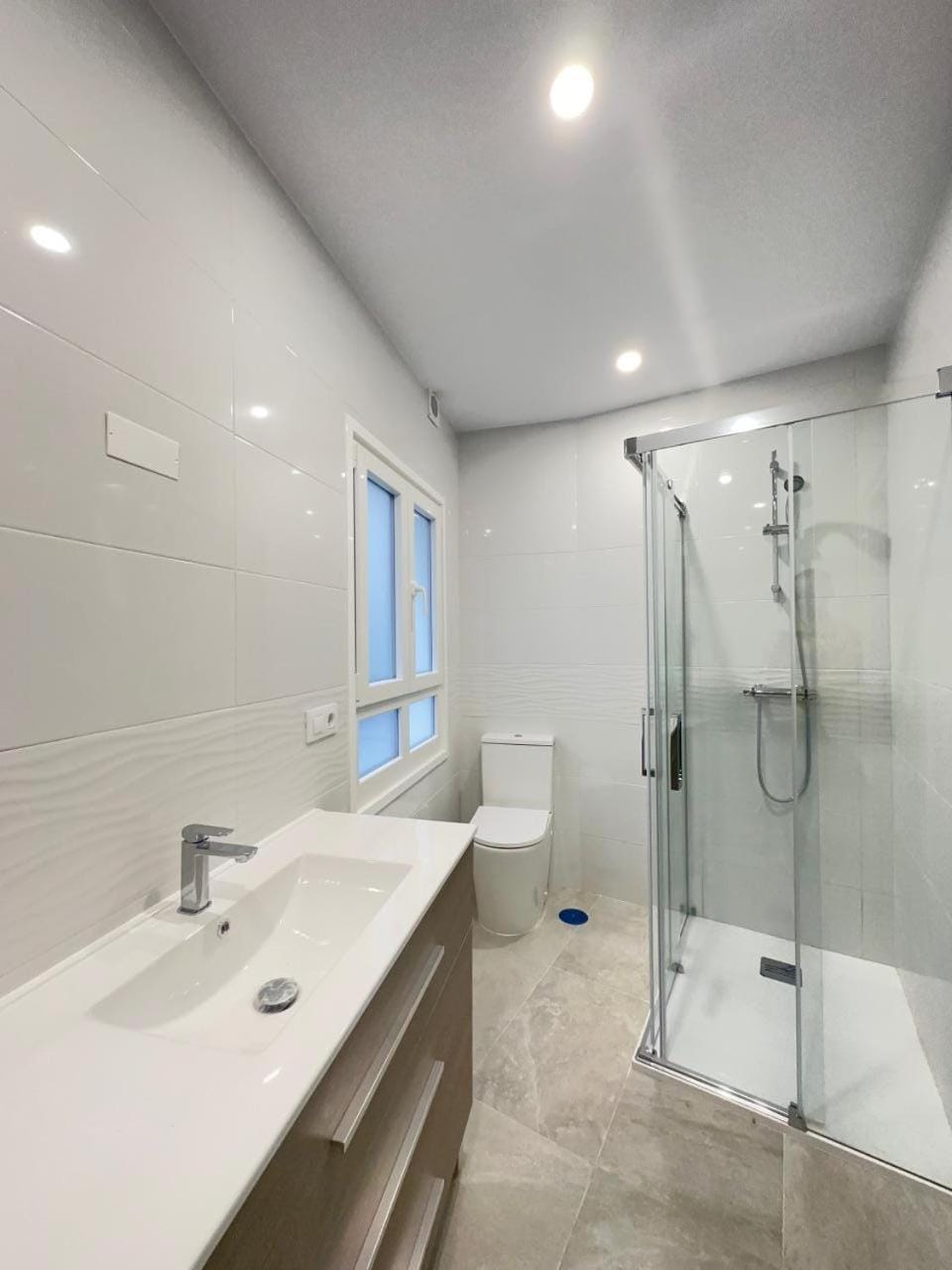 Shower, Bathroom, towels
