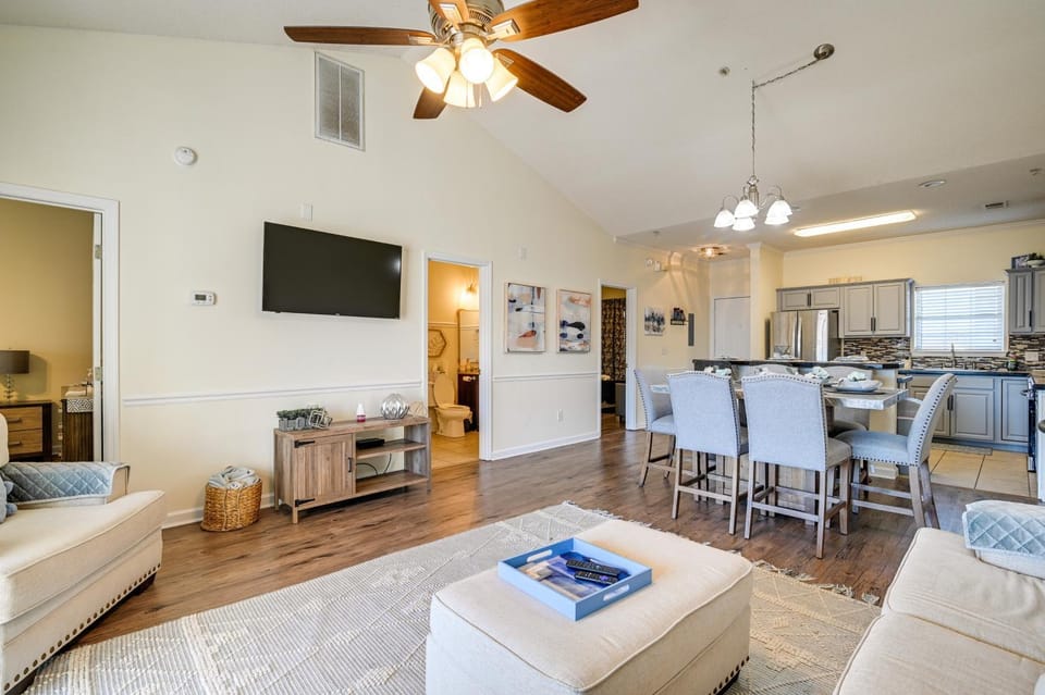 Myrtle Beach Condo with Large Balcony and Pool Access Apartment in Socastee