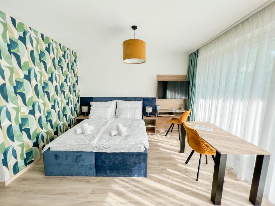 Bed, Bedroom, towels