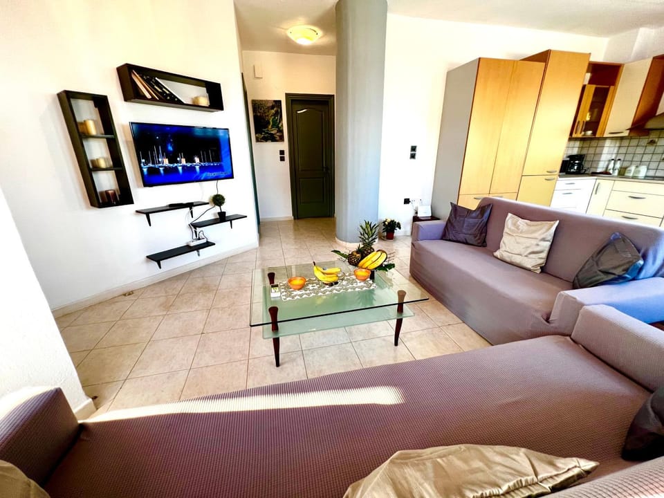 Communal lounge/ TV room, TV and multimedia, Kitchen or kitchenette, Living room, Seating area