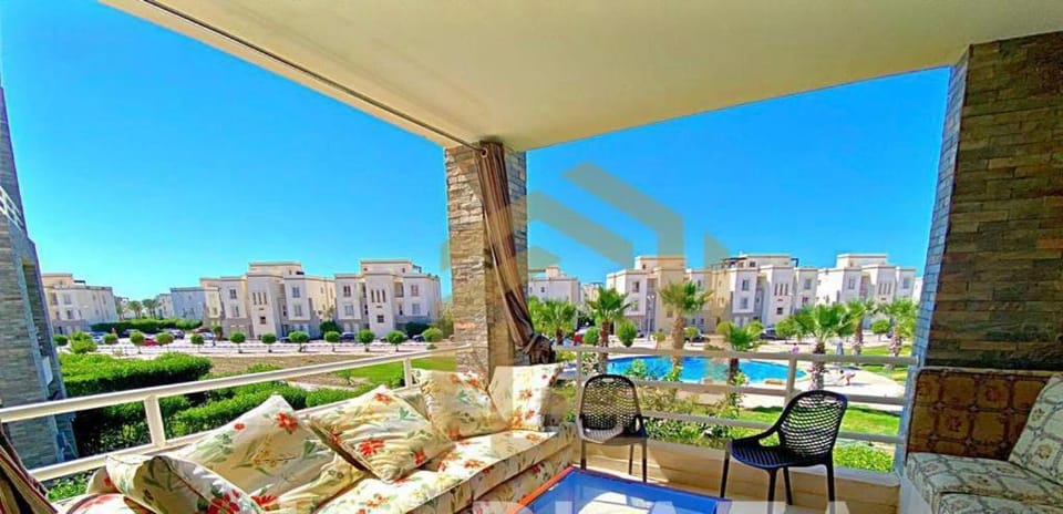 Balcony/Terrace, Pool view, sunbed