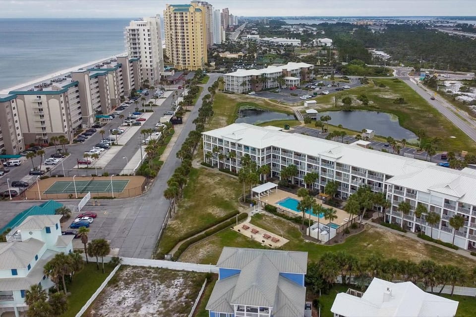 Sea-Esta - Easy Walk to the Beach + Balcony with Pool Views House in Perdido Key