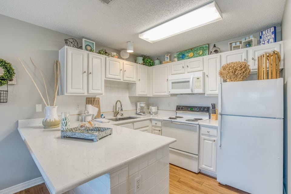 Sea-Esta - Easy Walk to the Beach + Balcony with Pool Views House in Perdido Key