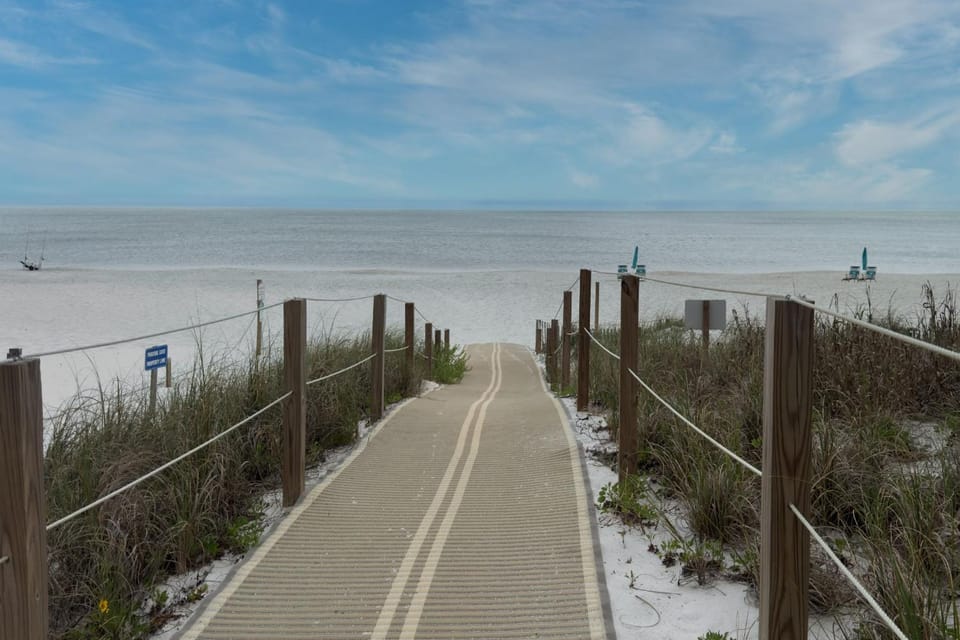 Sea-Esta - Easy Walk to the Beach + Balcony with Pool Views House in Perdido Key