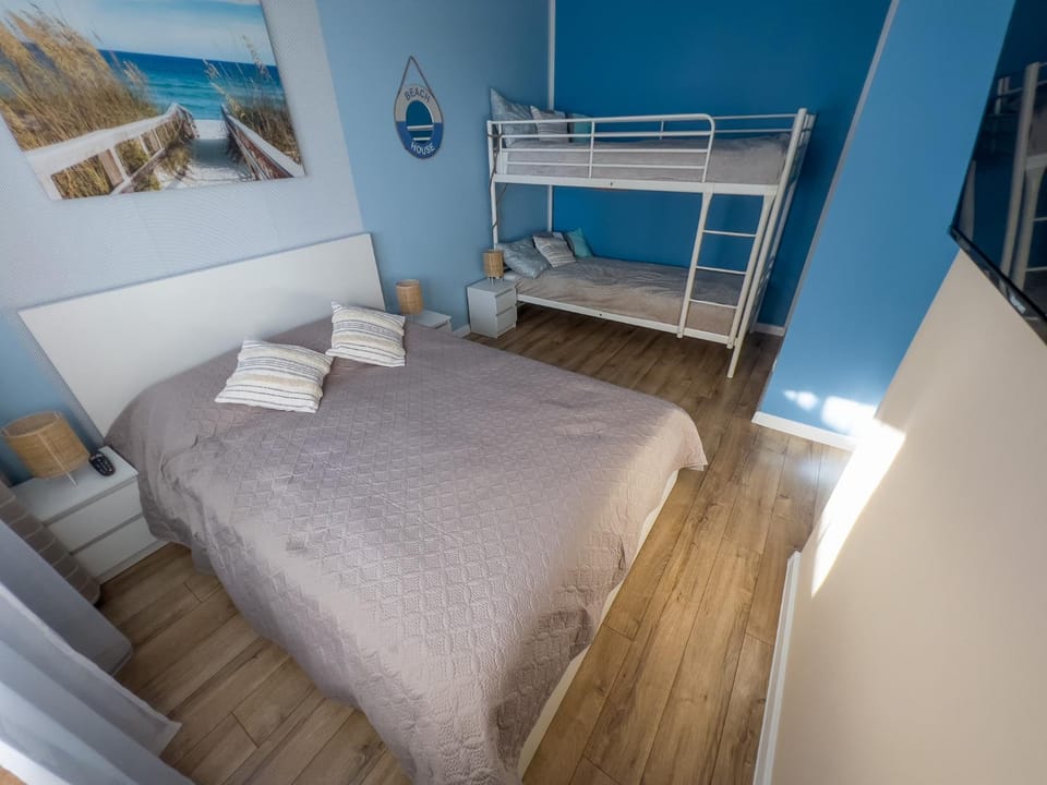 Bed, Photo of the whole room, Bedroom, bunk bed