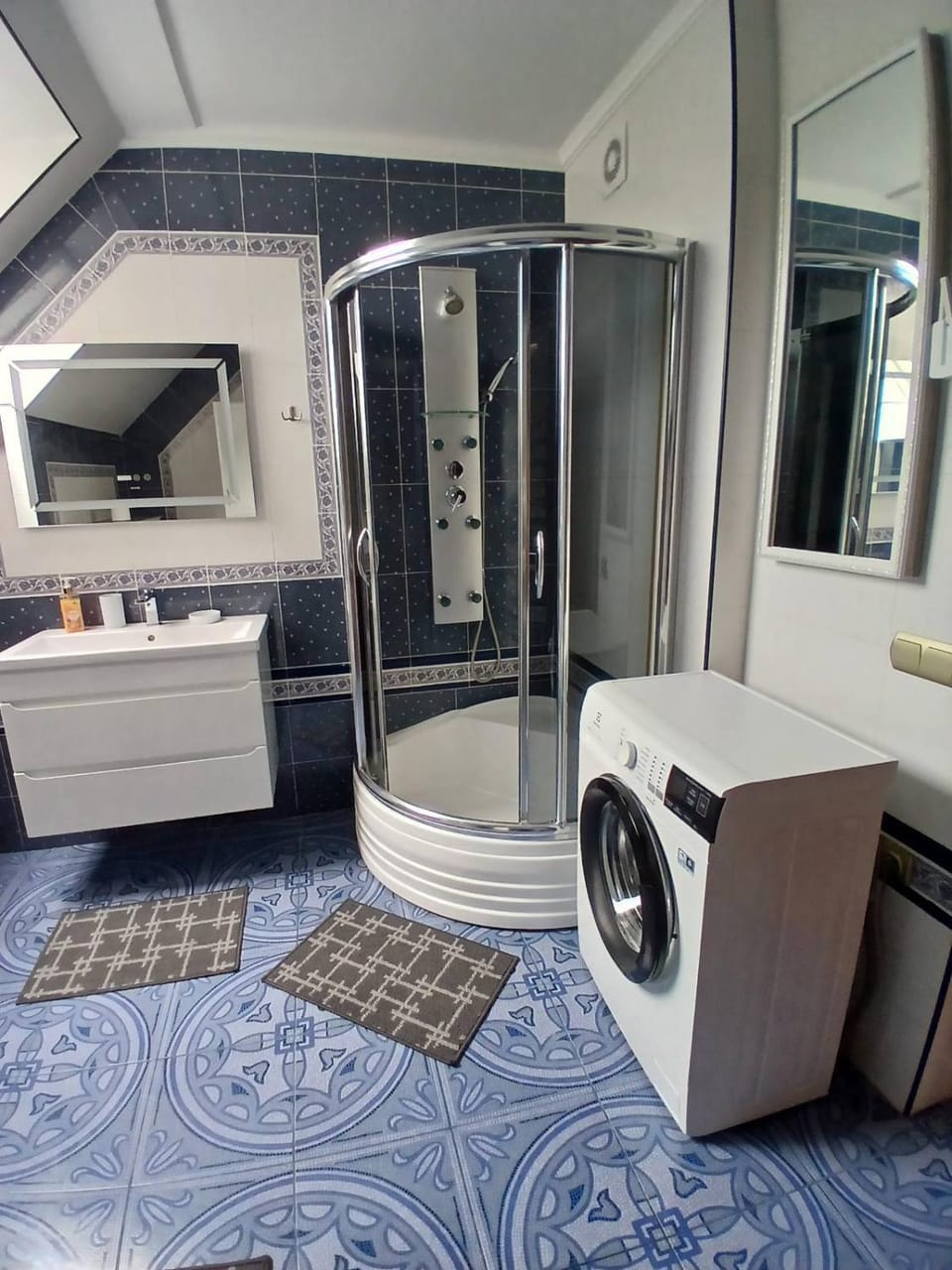 Shower, Bathroom, washing machine