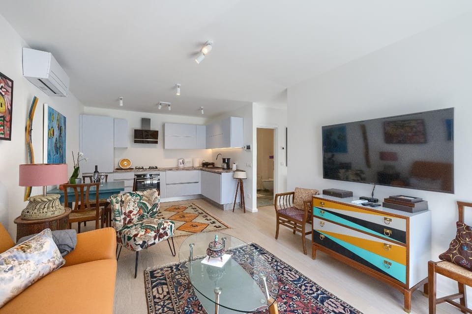 Communal lounge/ TV room, TV and multimedia, Living room, Dining area