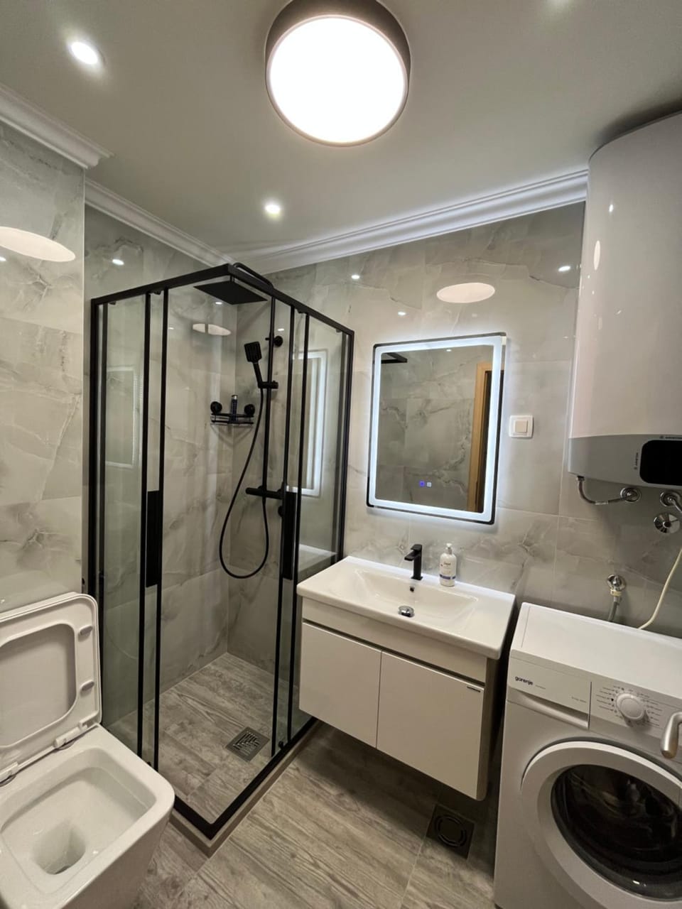 Shower, Toilet, Bathroom, towels, washing machine