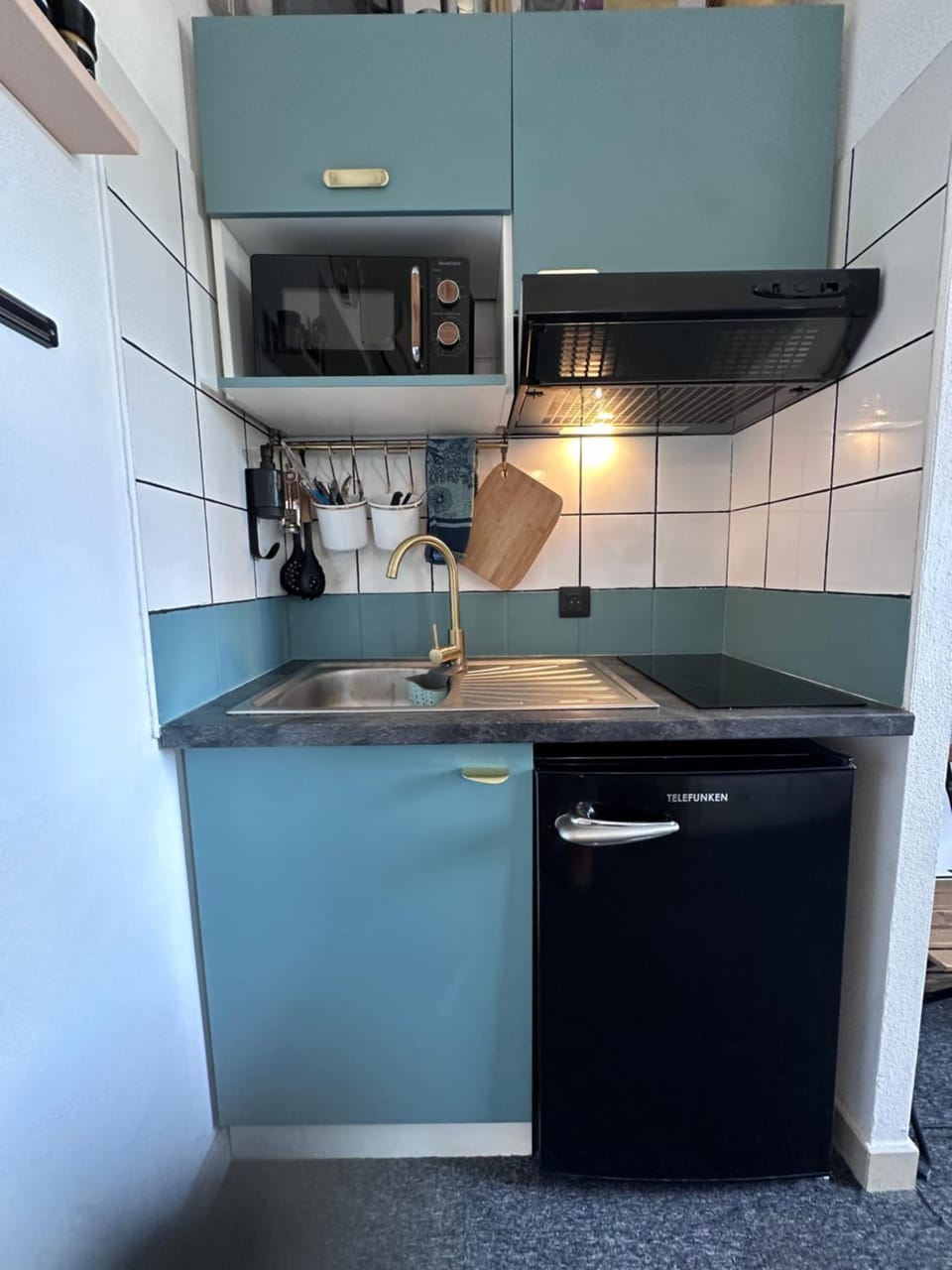 Kitchen or kitchenette, stove, kitchen