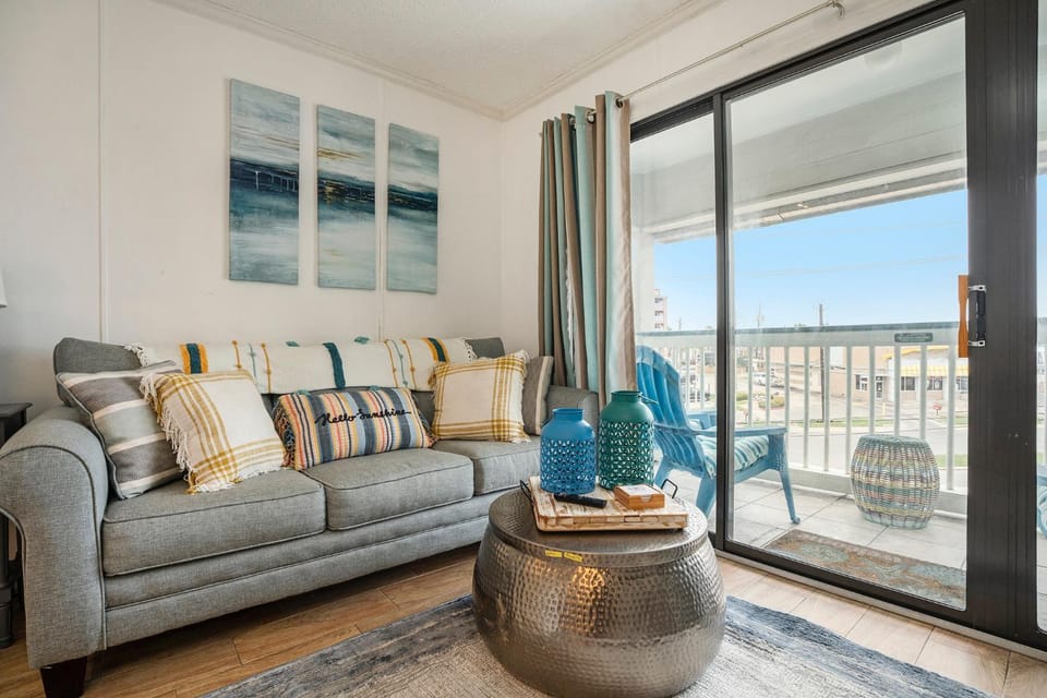 View (from property/room), Balcony/Terrace, Living room, Seating area