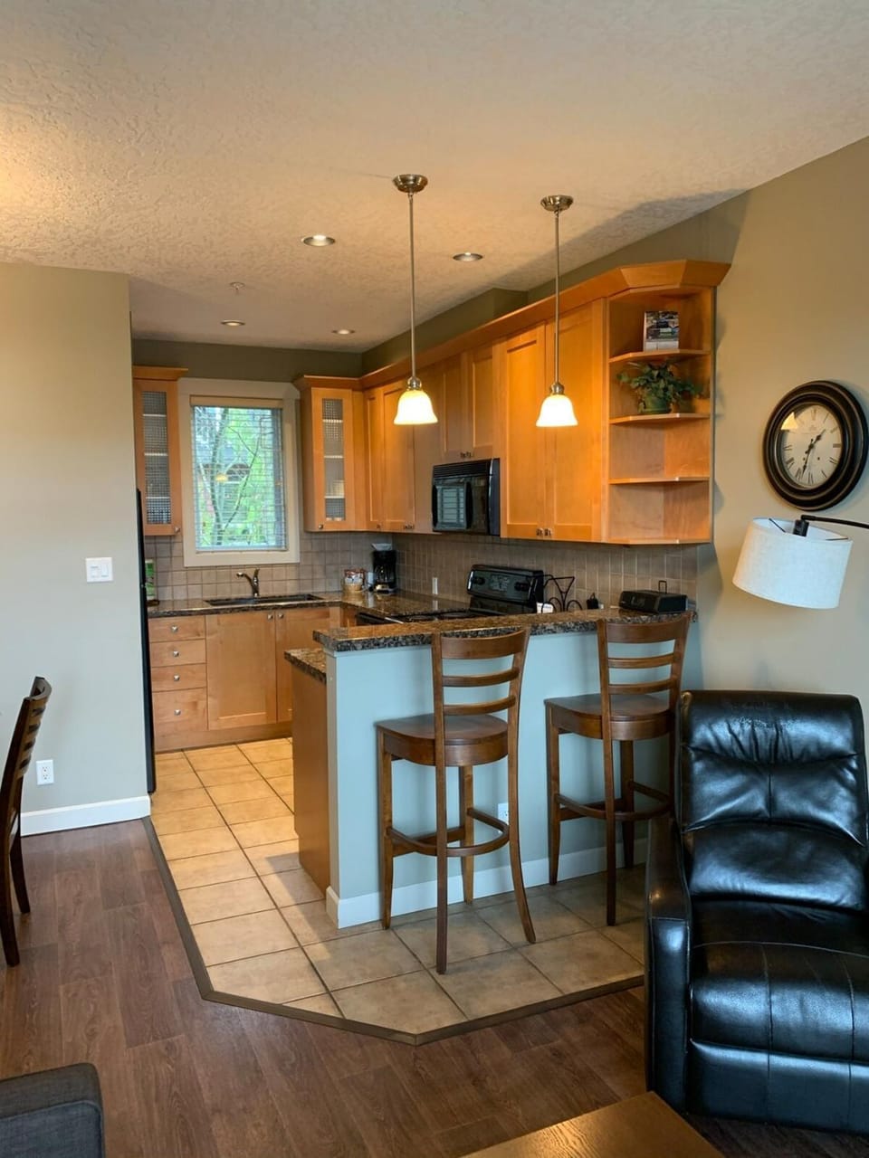 Race Rocks Townhouse - Pet Friendly Sooke Rental House in Vancouver Island