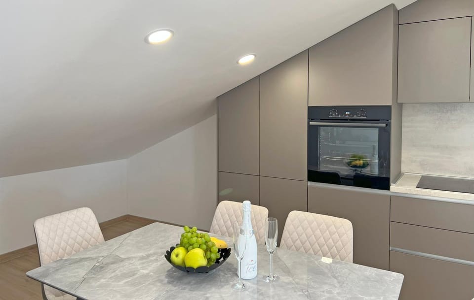 Kitchen or kitchenette, Dining area, minibar, pet friendly, stove